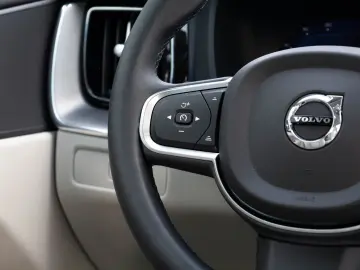 XC60 Core 2WD - AHK - Licht-Paket