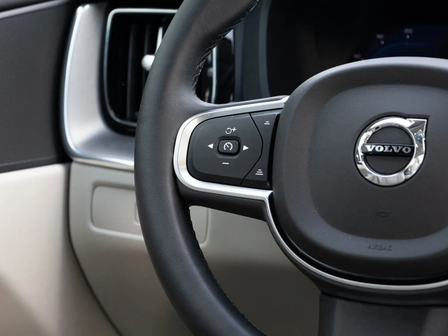 XC60 Core 2WD - AHK - Licht-Paket