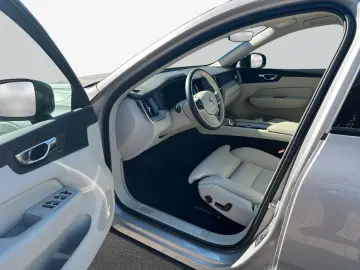 XC60 B4 B Plus Dark