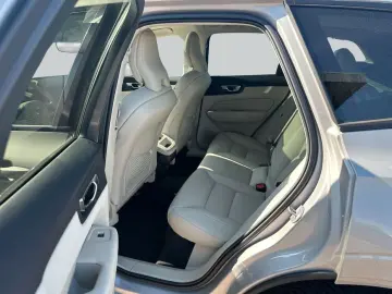 XC60 B4 B Plus Dark