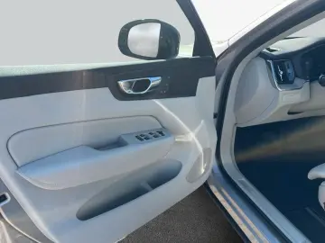 XC60 B4 B Plus Dark