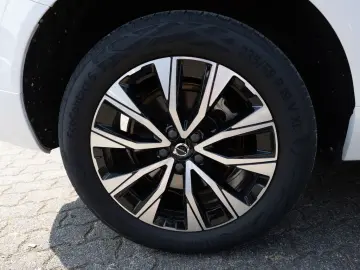 XC60 B4 Plus Dark 2WD NAVI AHK FACEL. LED PANO