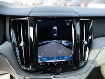 XC60 B4 Plus Dark 2WD NAVI AHK FACEL. LED PANO