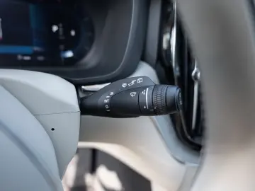 XC60 B4 Plus Dark 2WD NAVI AHK FACEL. LED PANO