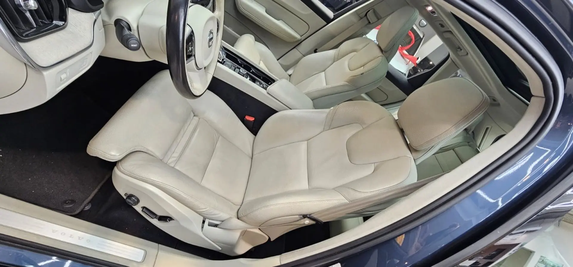 XC 60 Inscription AWD Panora Leder 48Volt MiltH
