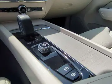 XC60 Plus Dark AWD B4 Diesel EU6d Digitales Cock