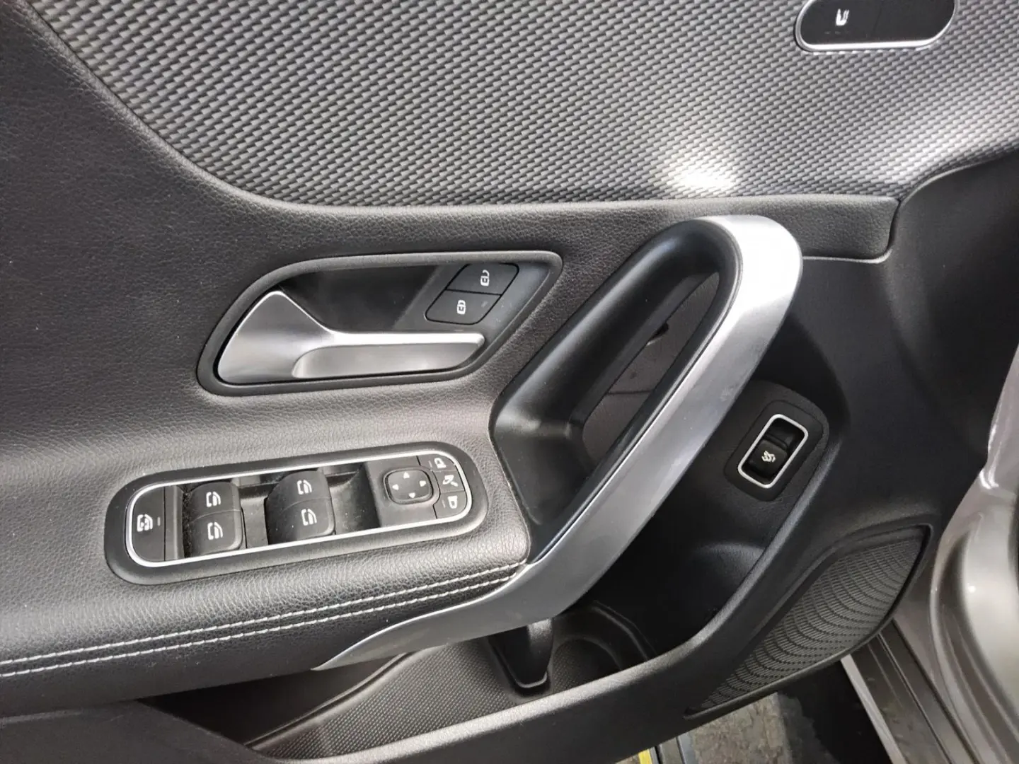 CLA 180 Progressive Navi LED MBUX AR