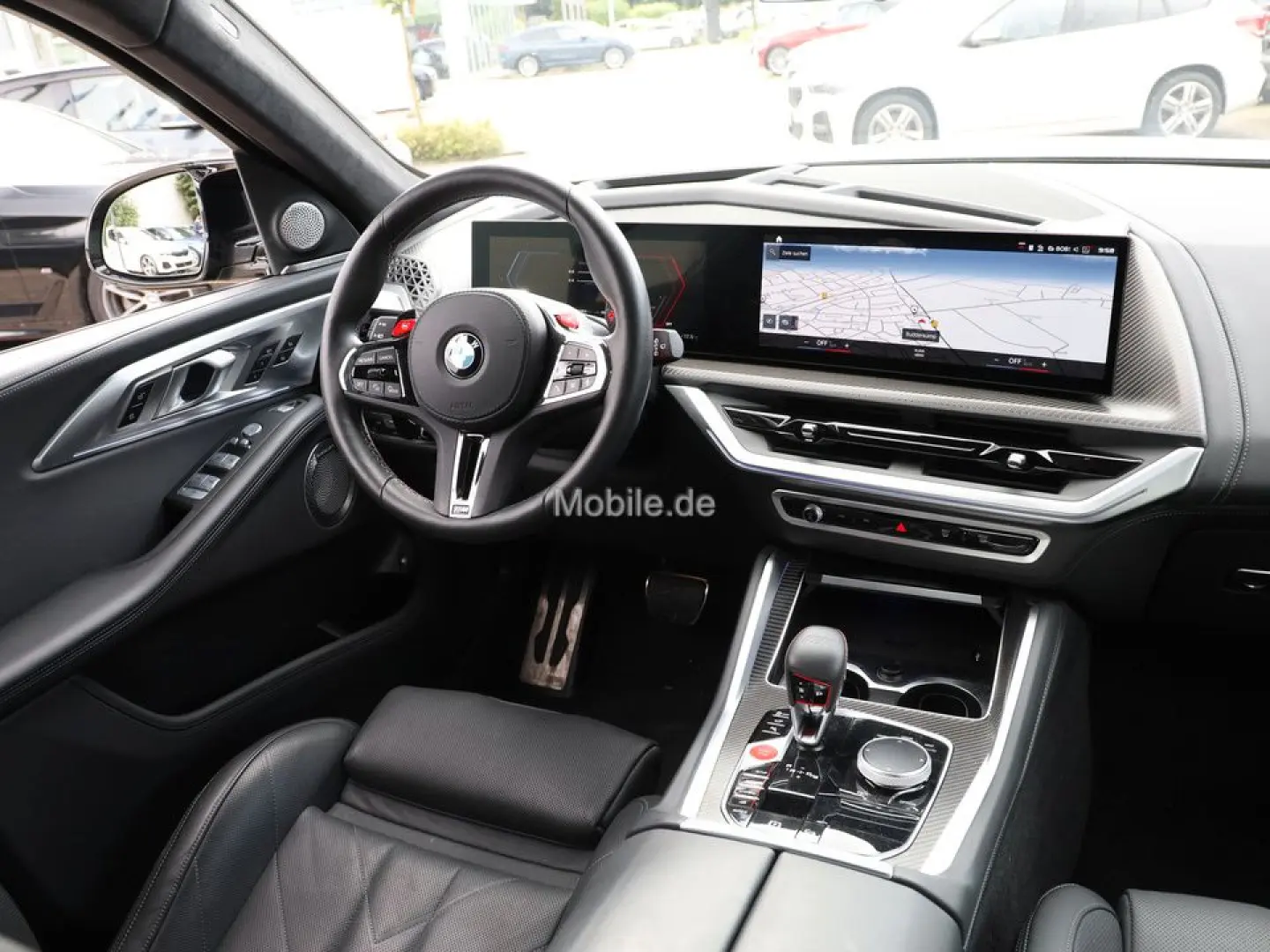 XM V8