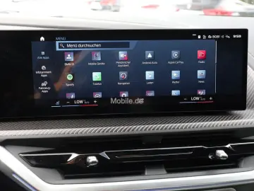 XM V8