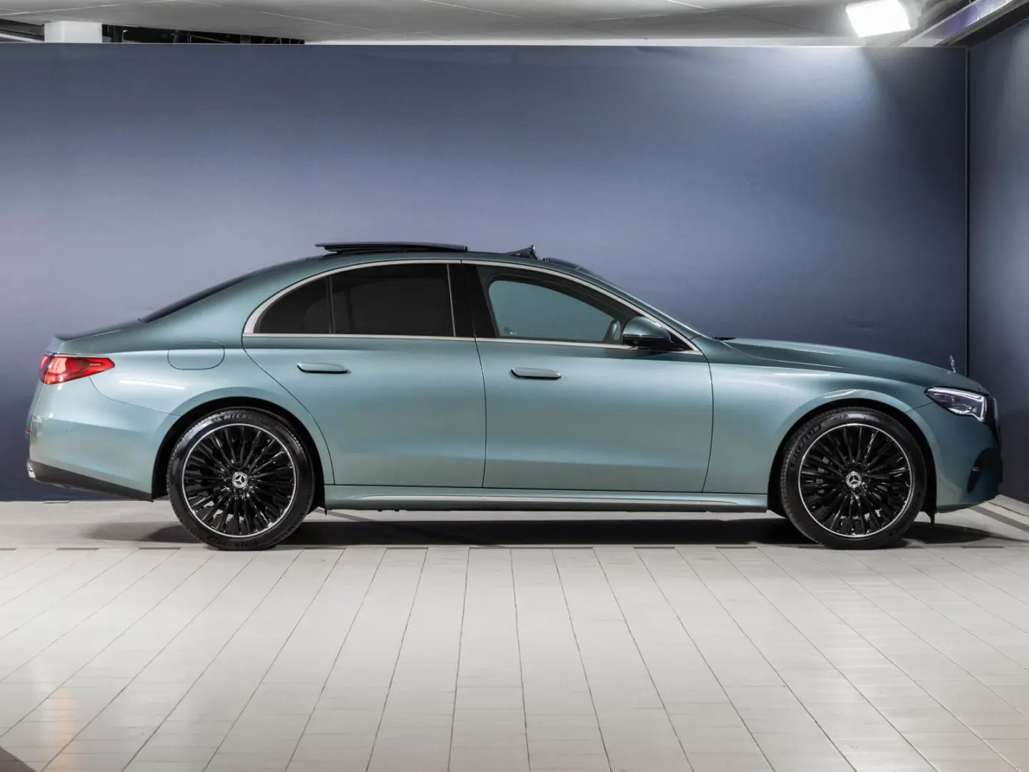 E 220 d Exclusive DIG.LIGHT Pano Distro AHK 360