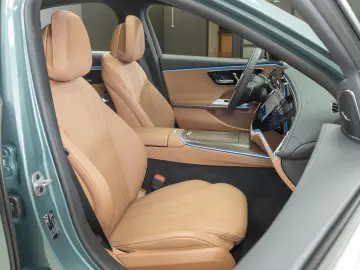 E 220 d Exclusive DIG.LIGHT Pano Distro AHK 360