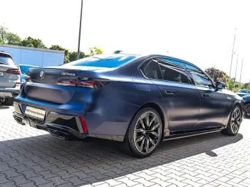M760e xDrive M Sport