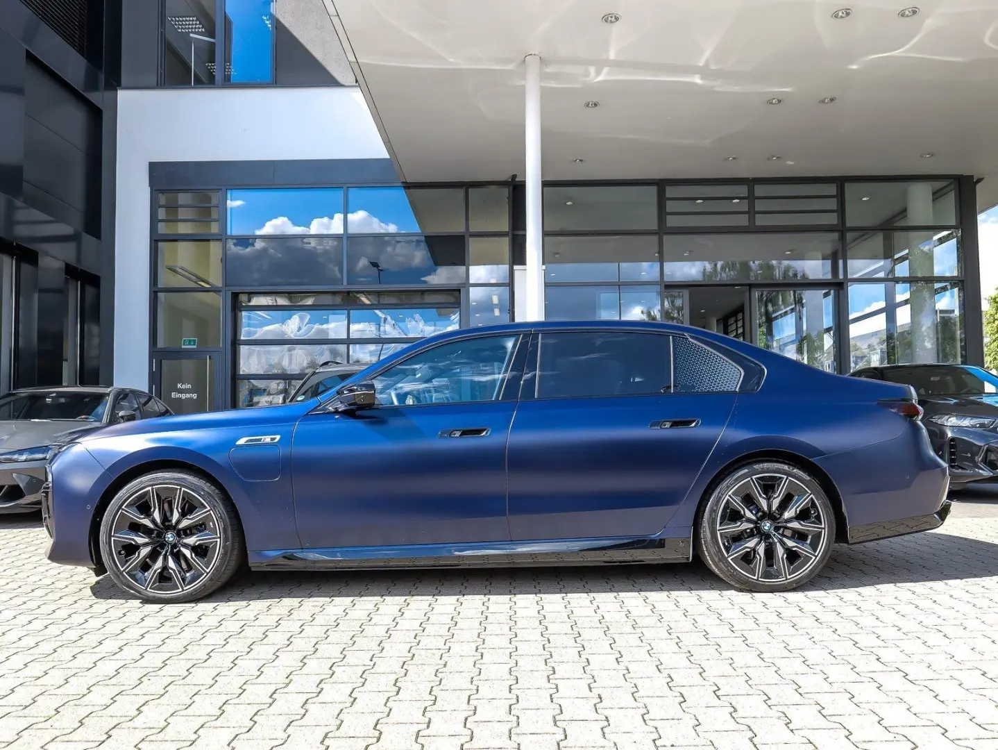 M760e xDrive M Sport