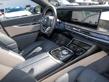M760e xDrive M Sport