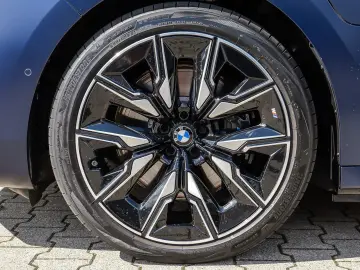 M760e xDrive M Sport