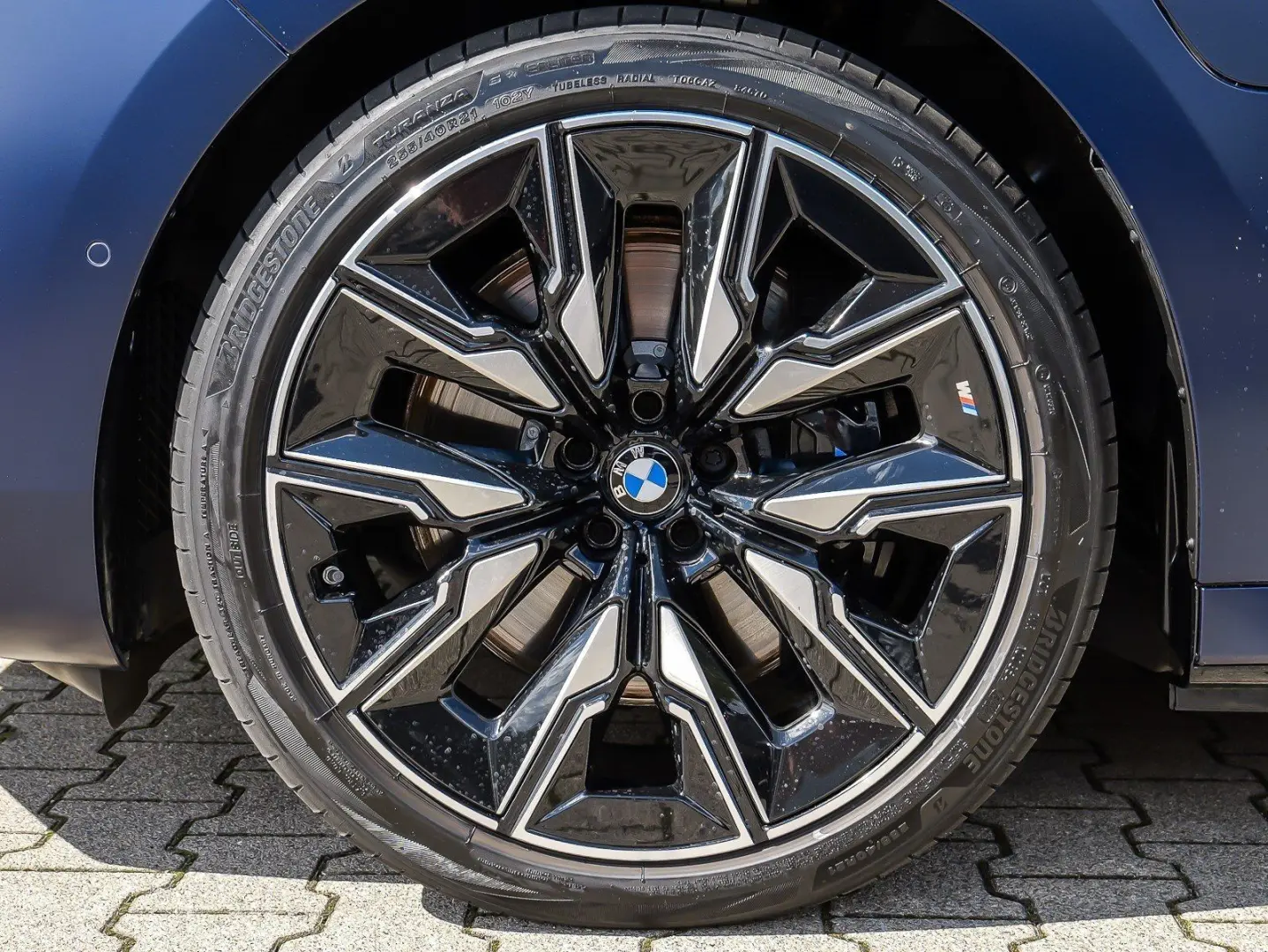 M760e xDrive M Sport