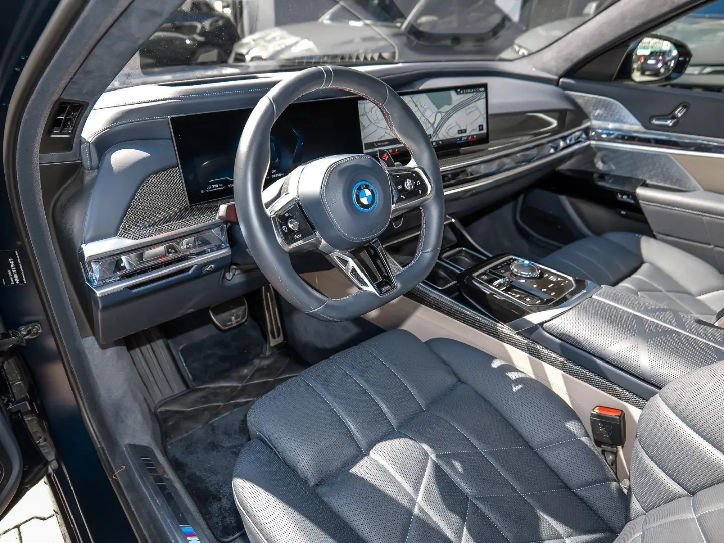 M760e xDrive M Sport