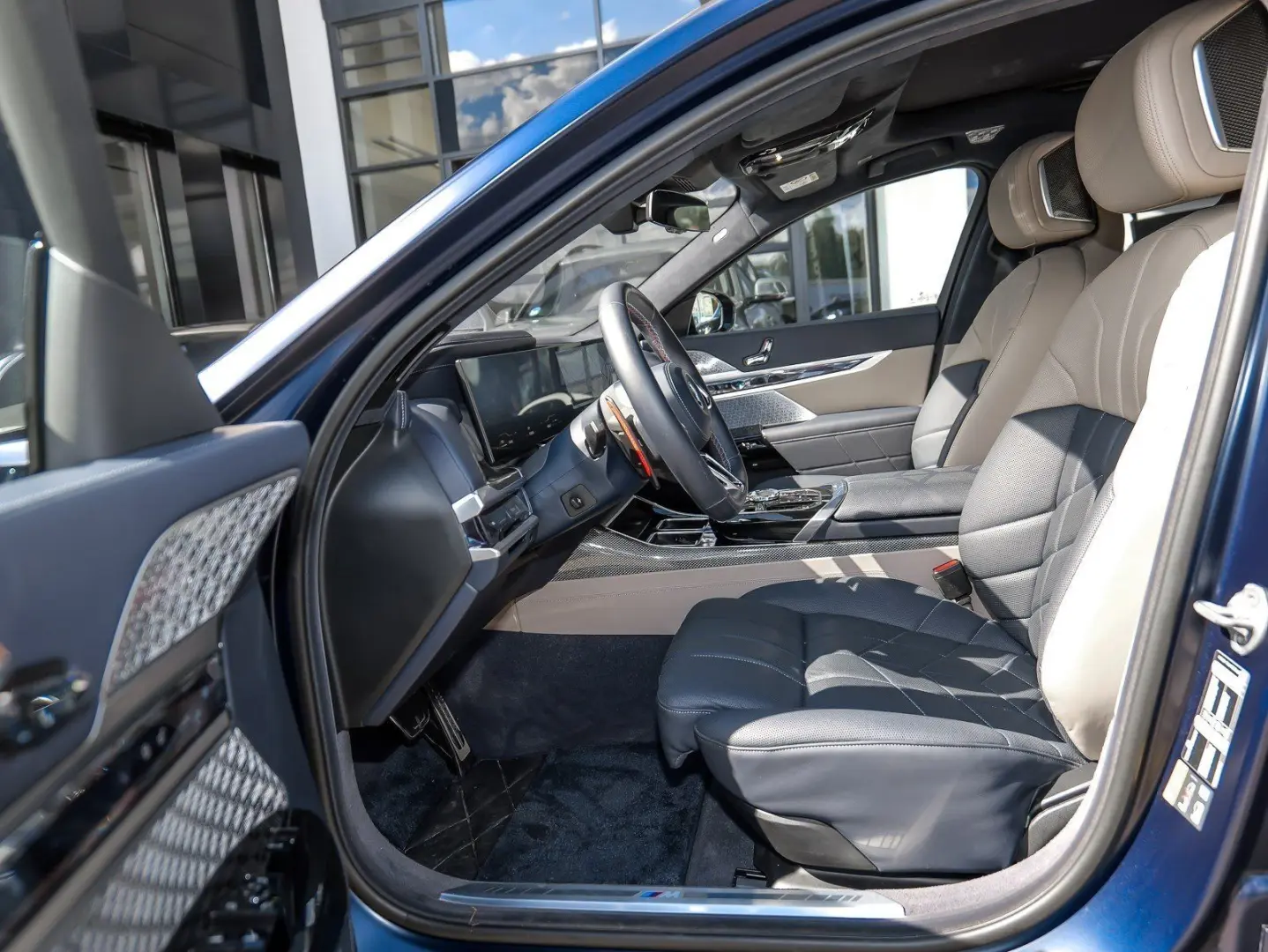 M760e xDrive M Sport