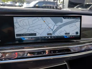 M760e xDrive M Sport