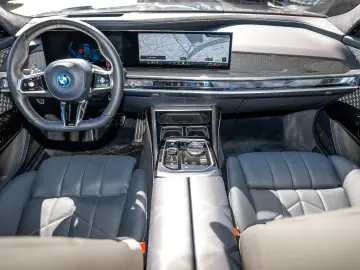 M760e xDrive M Sport