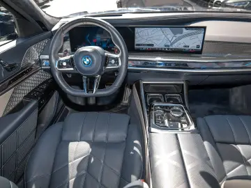 M760e xDrive M Sport