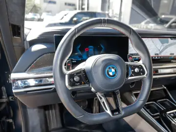 M760e xDrive M Sport