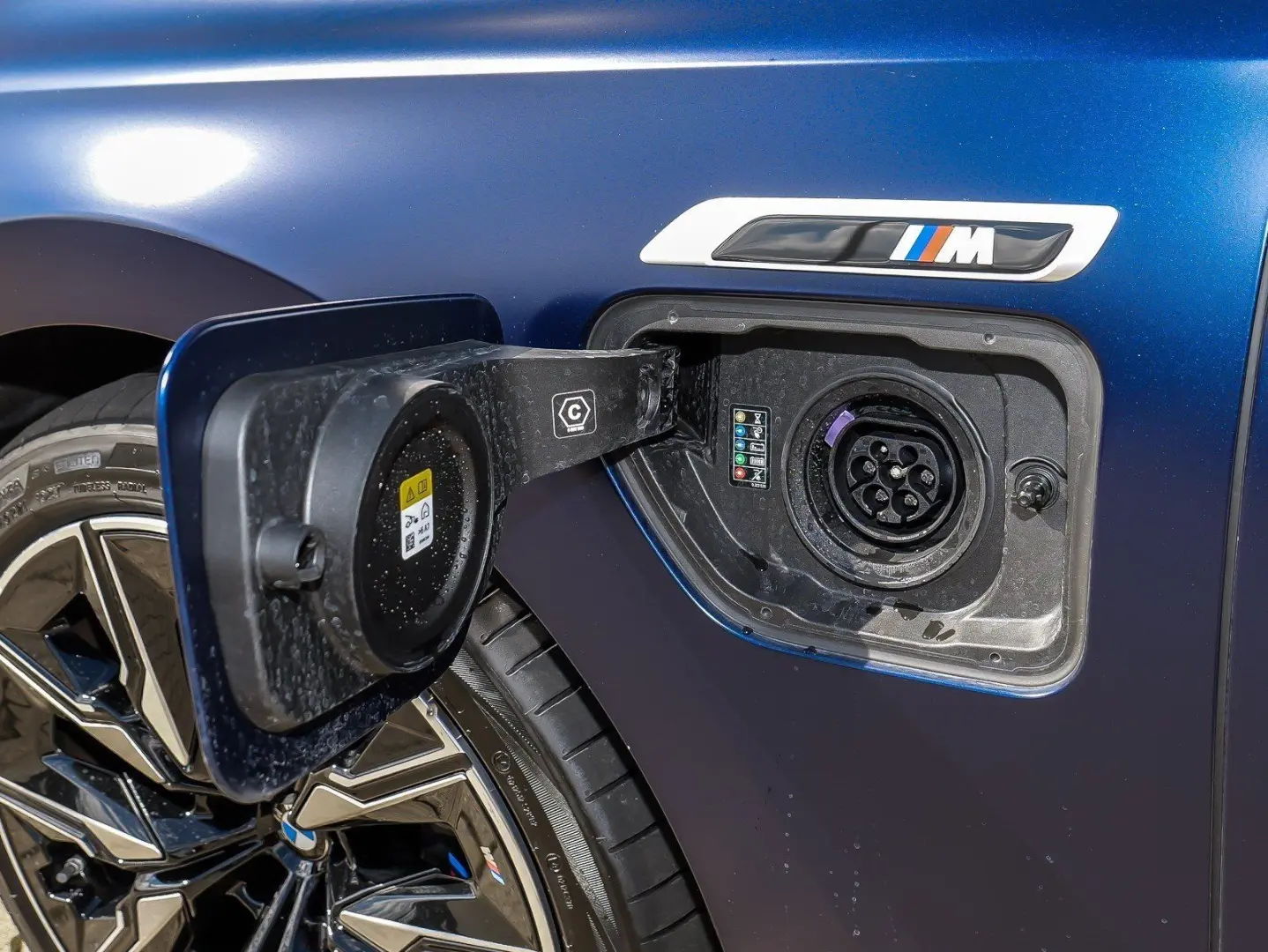 M760e xDrive M Sport