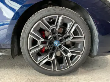 530e xDrive Limousine M