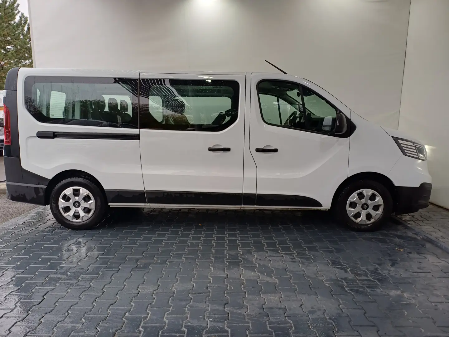 Renault Trafic Passenger Bus dCi 110
