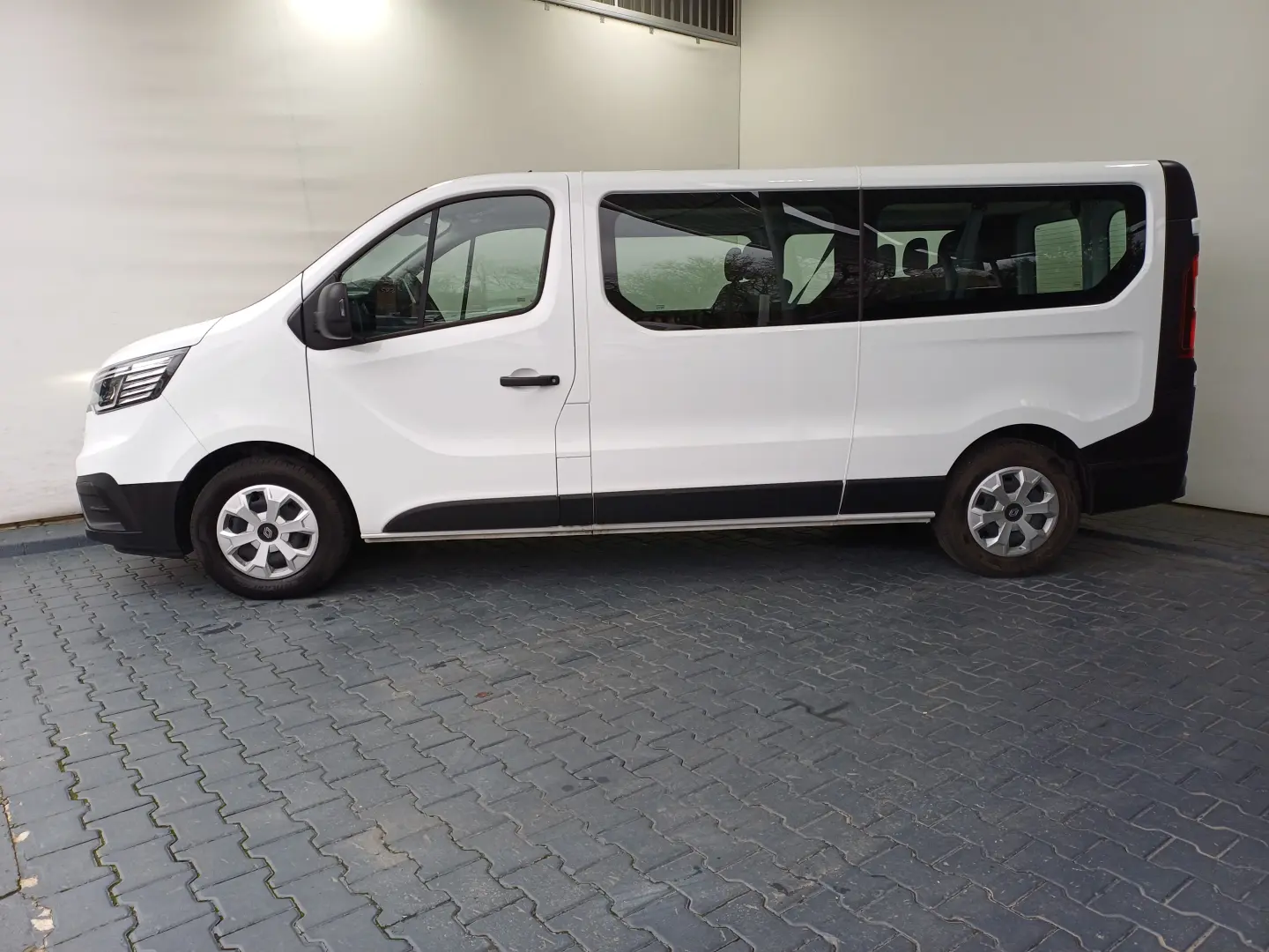 Renault Trafic Passenger Bus dCi 110