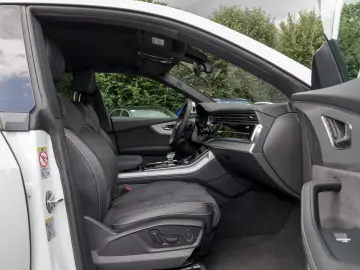 Q8 55 TFSIe Q S LINE FACELIFT