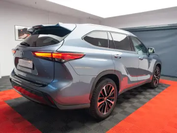 Toyota Highlander 7 locuri