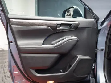 Toyota Highlander 7 locuri