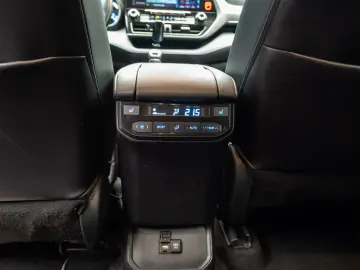 Toyota Highlander 7 locuri