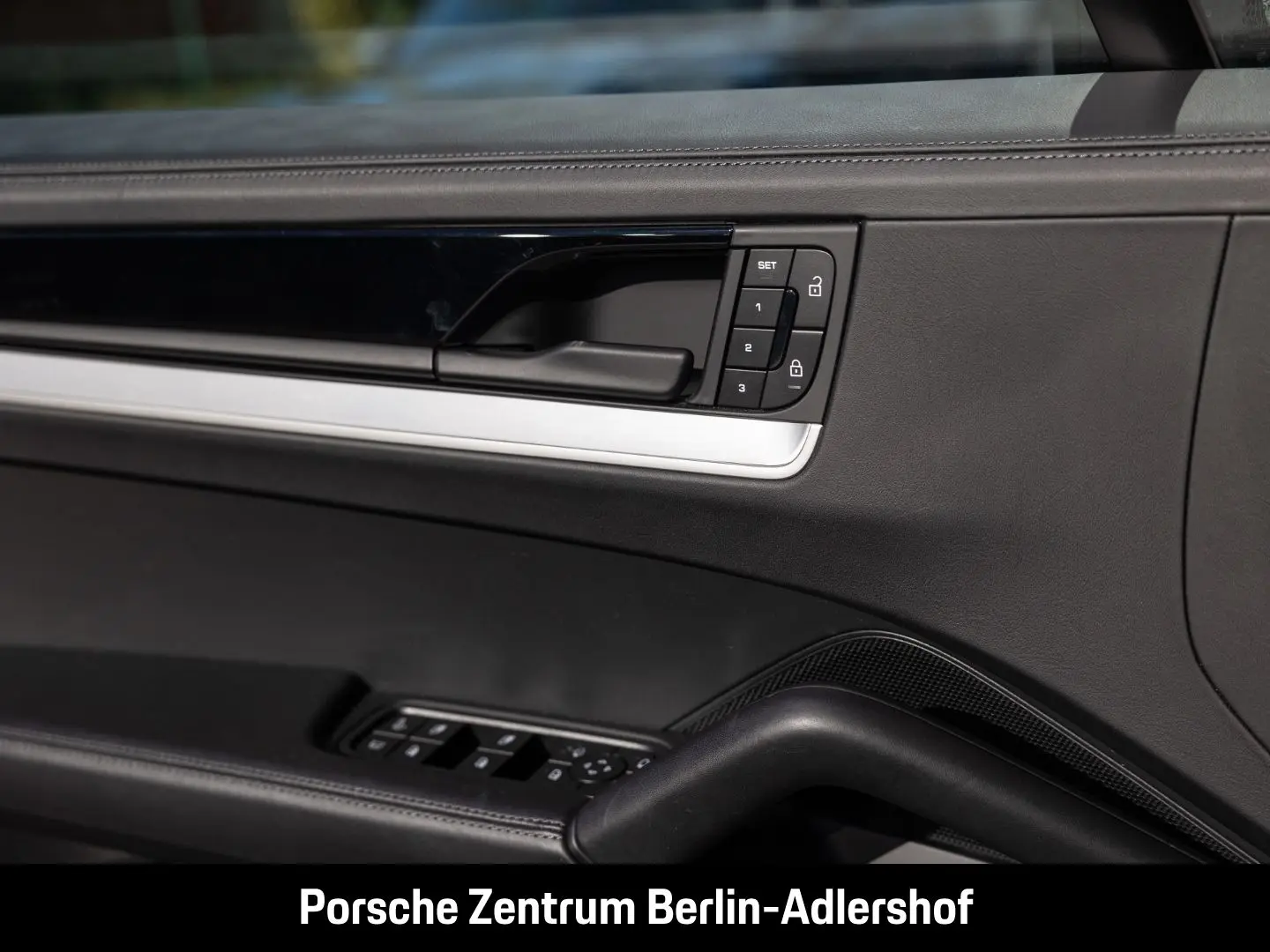 Cayenne E-Hybrid PassengerDisplay Massage 360