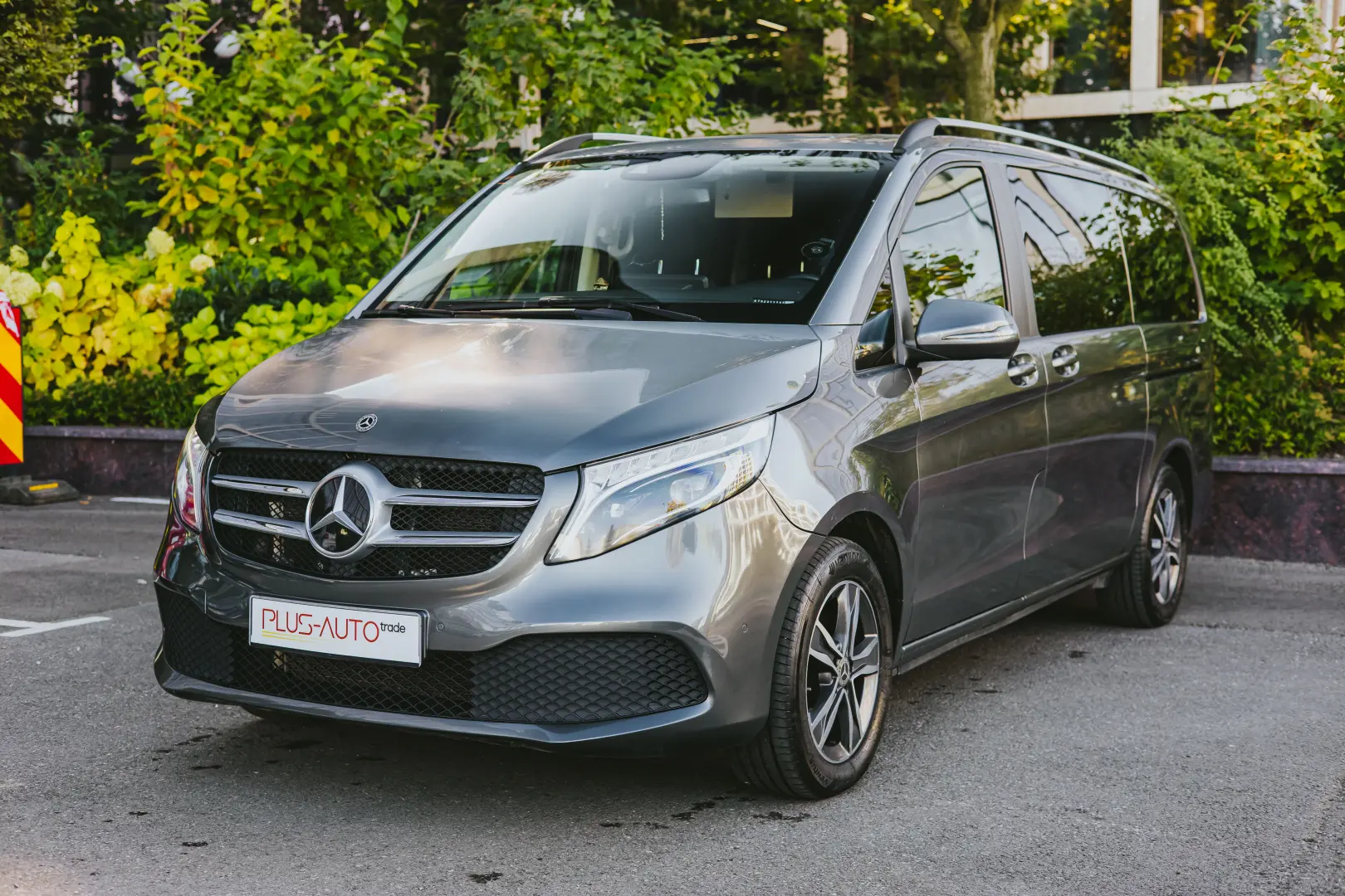 Mercedes-Benz V300