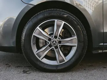 Mercedes-Benz V300