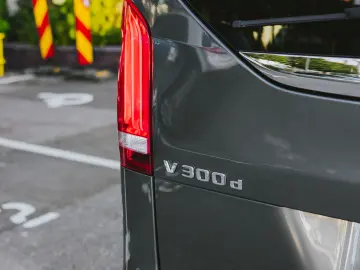 Mercedes-Benz V300