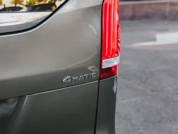 Mercedes-Benz V300