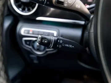 Mercedes-Benz V300