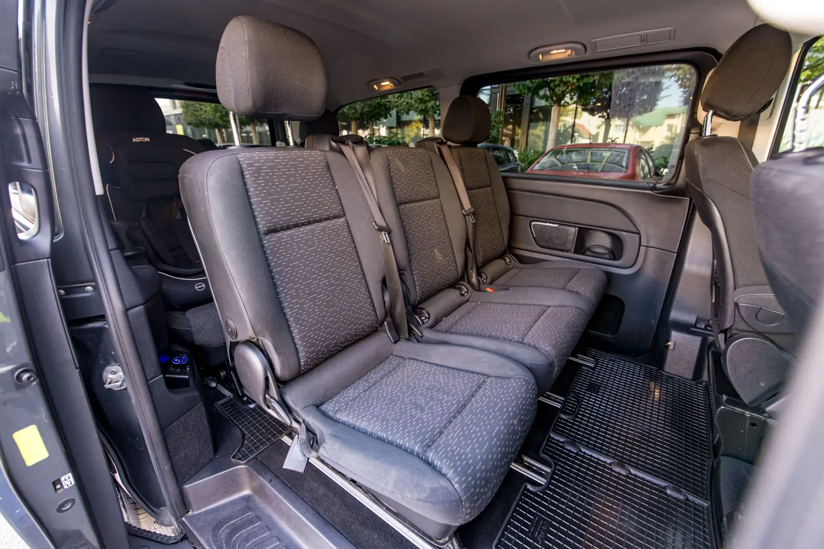 Mercedes-Benz V300