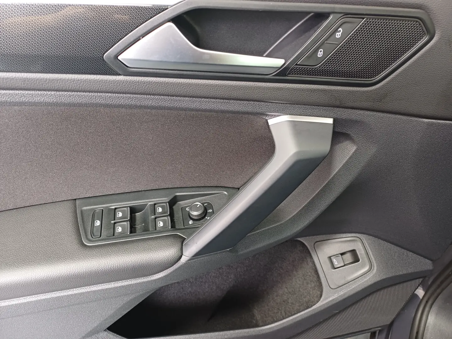 VW Tiguan Noul Tiguan Elegance 2 0 TSI DSG 4Mot