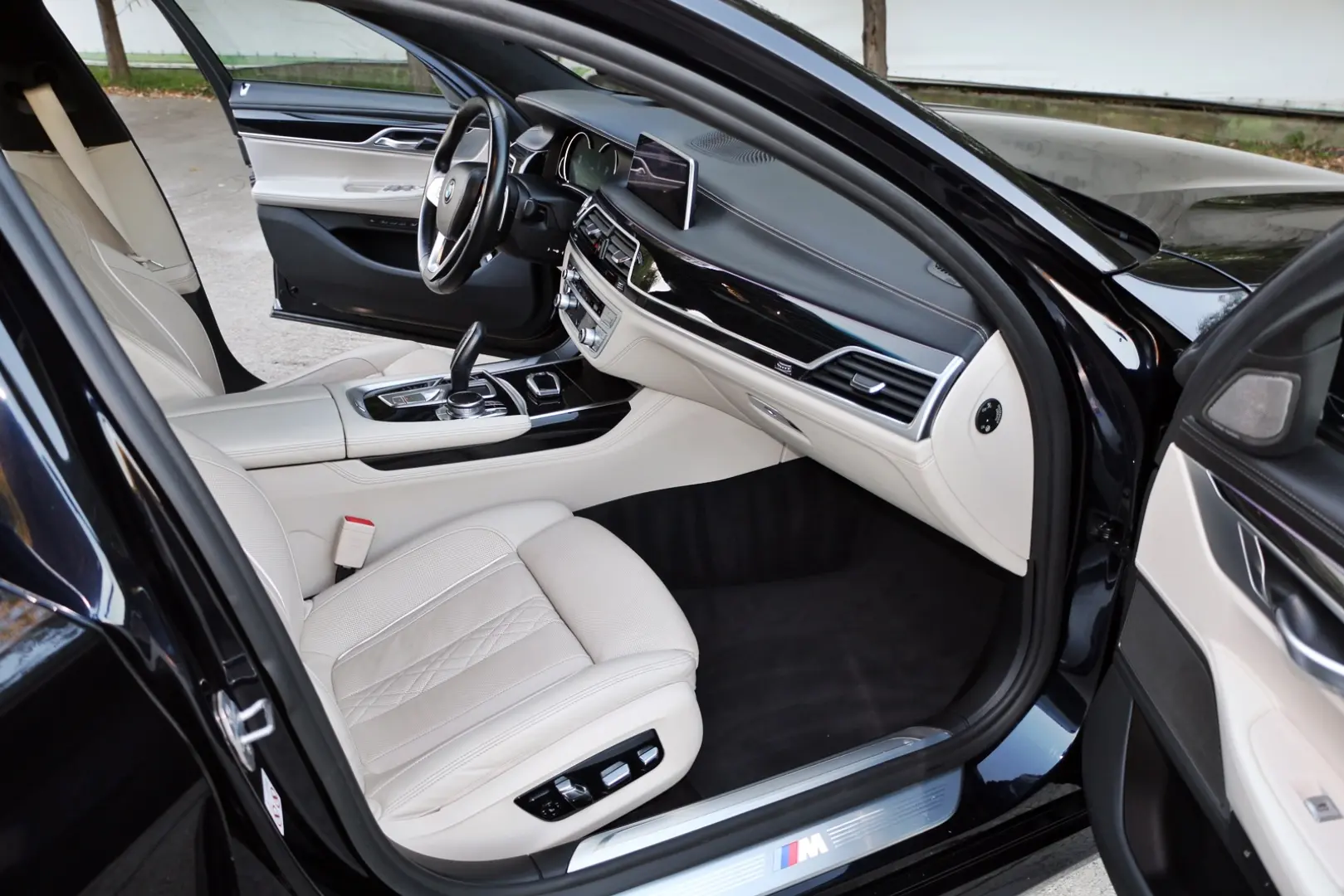 BMW 750