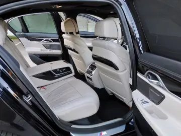 BMW 750