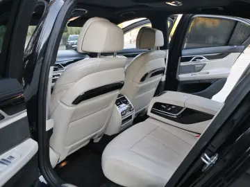 BMW 750