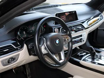 BMW 750