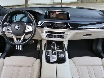 BMW 750