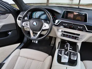 BMW 750