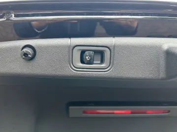 E220d 4M Exlu Prem  DISTRO Massage AHK Hyper HAL