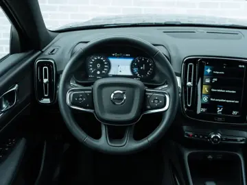 XC40 T2 Momentum Aut.   Park Assist V A   Parkee